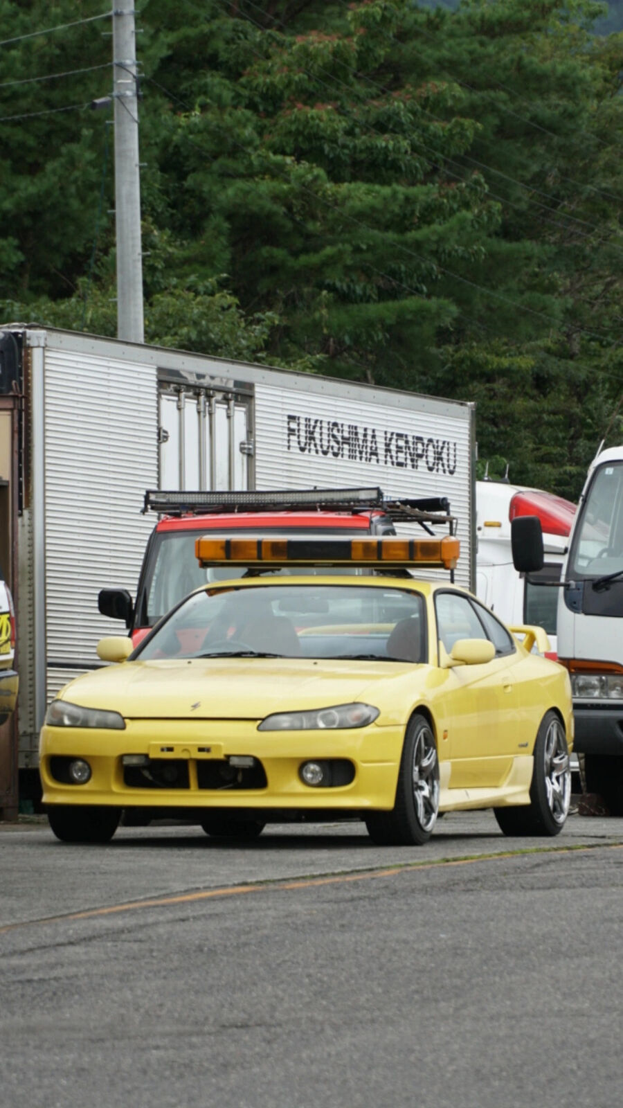 Yellow Nissan Silvia S15 with Fukushima Kenpoku support truck in the background