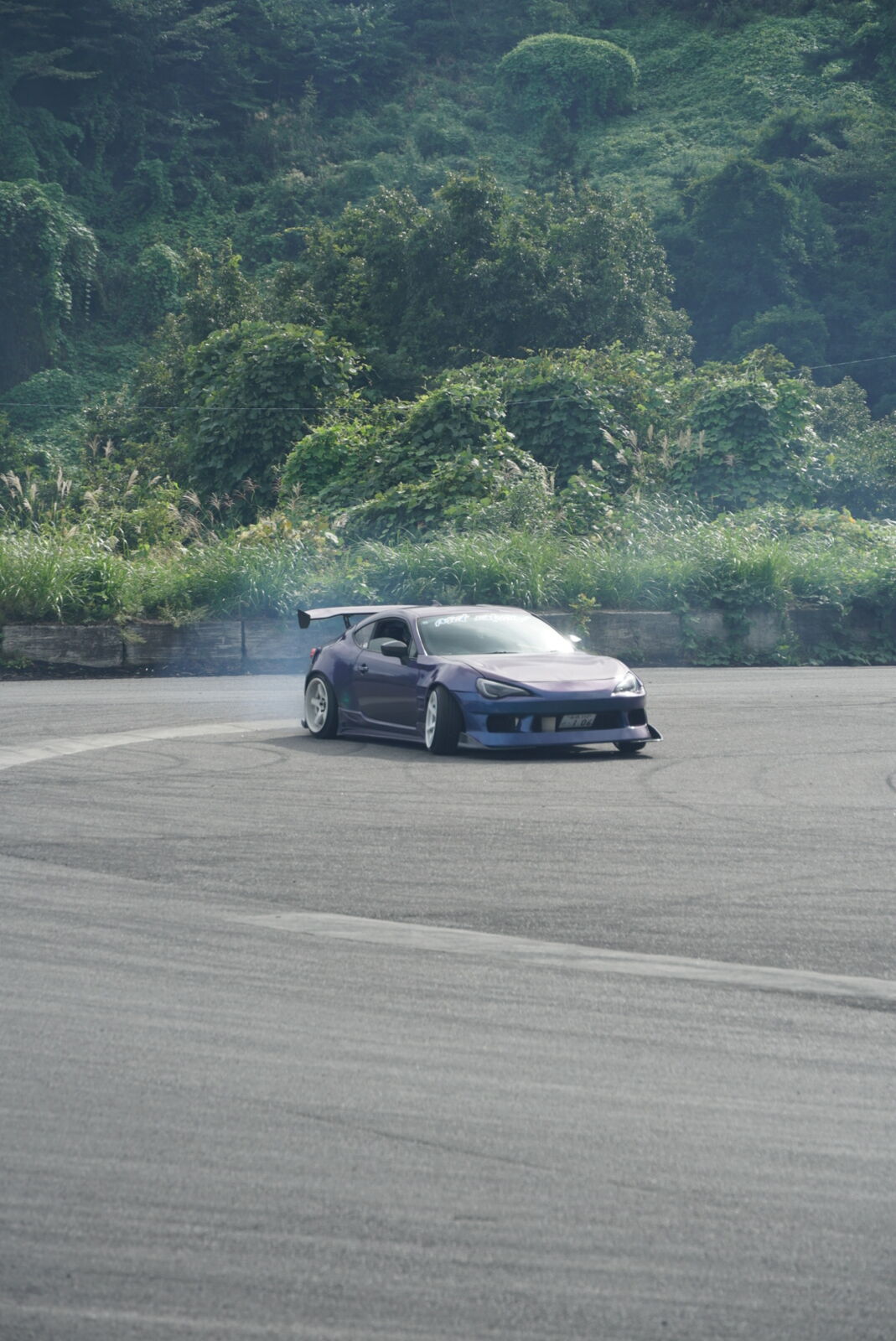 Car approaching a drift entry on the practice course
