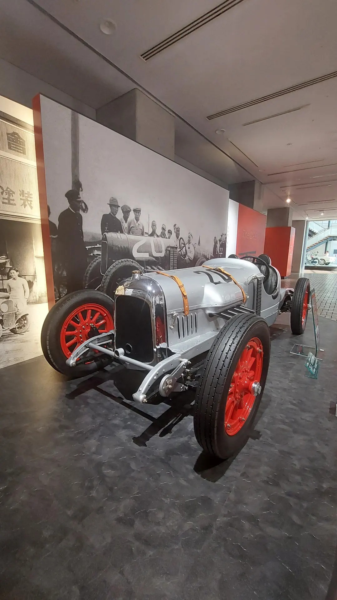 Pre-war vintage racing car with silver body and red wheels