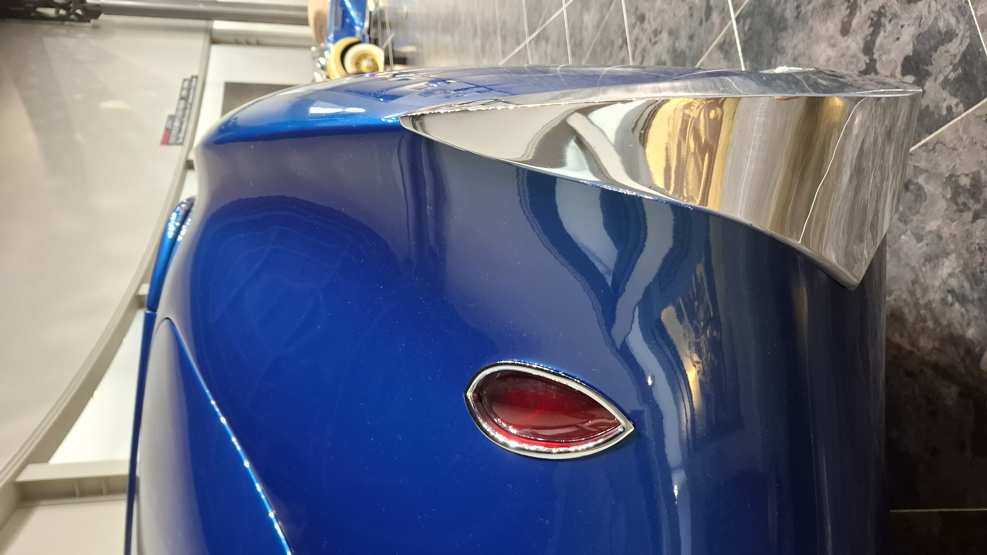 Delahaye rear fender flowing into the taillight, the bodywork curves are sculpture not engineering